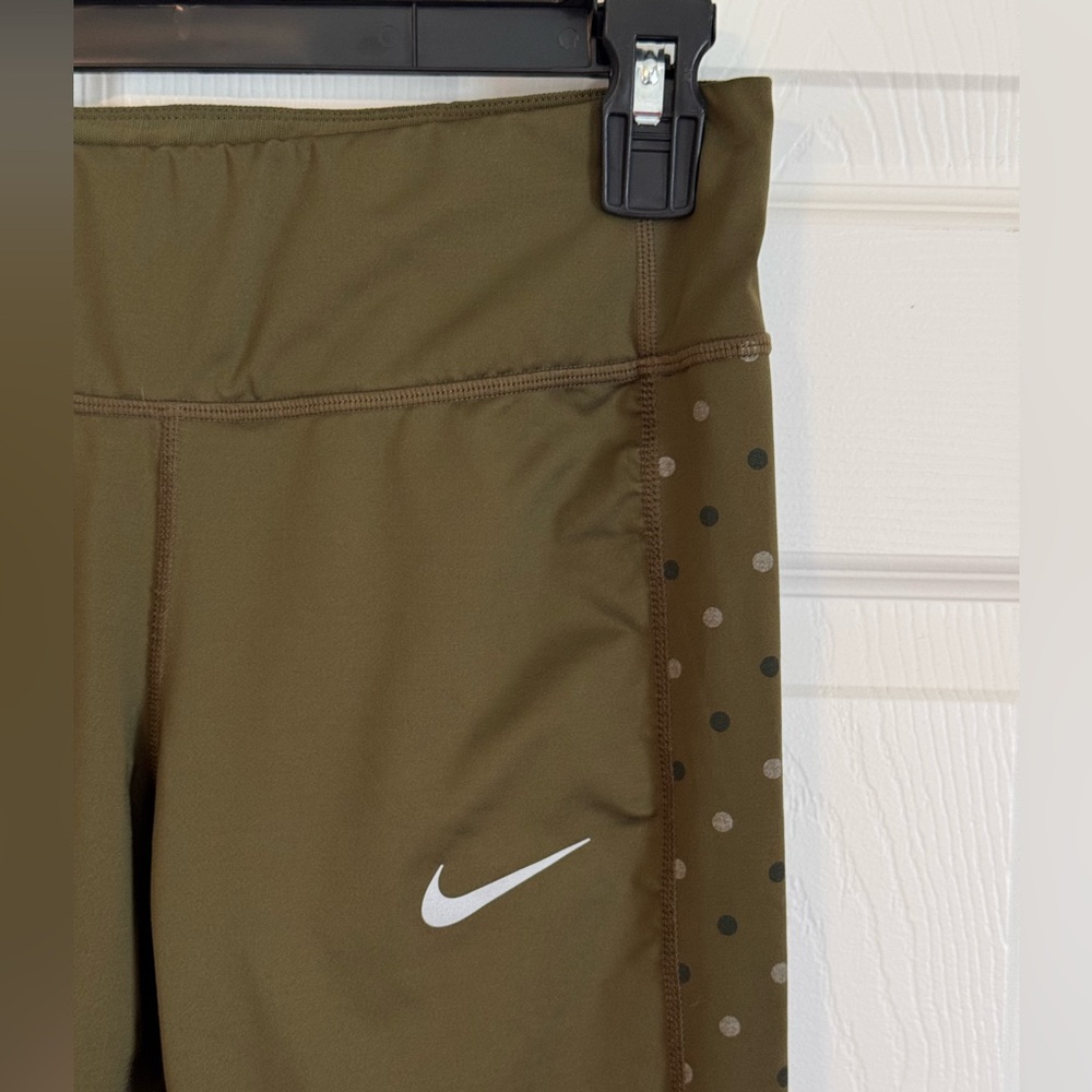 EUC Nike Dri Fit Activewear Leggings with Pockets • Green with Dots - Picture 2 of 6